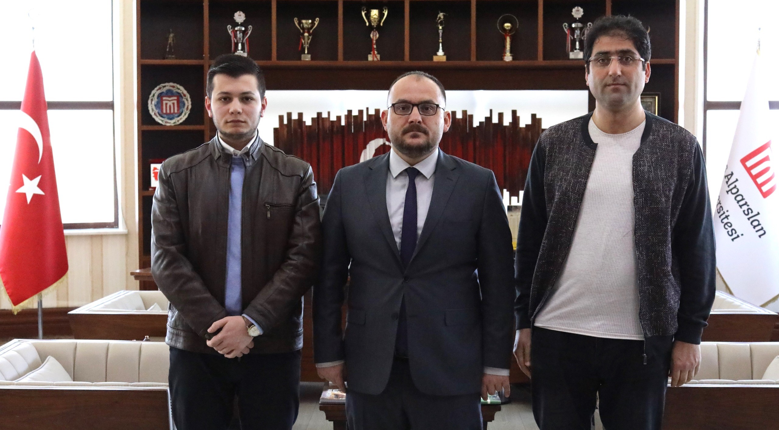 gazzeli-ogrencimizden-rektorumuze-ziyaret-4559