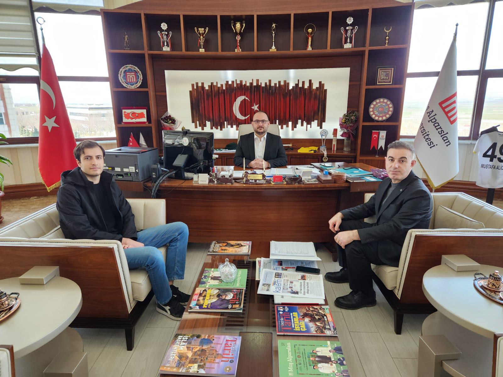 bilgisayar-teknolojileri-programciligi-bolumu-ogrencimiz-rektorumuzu-ziyaret-etti-4583