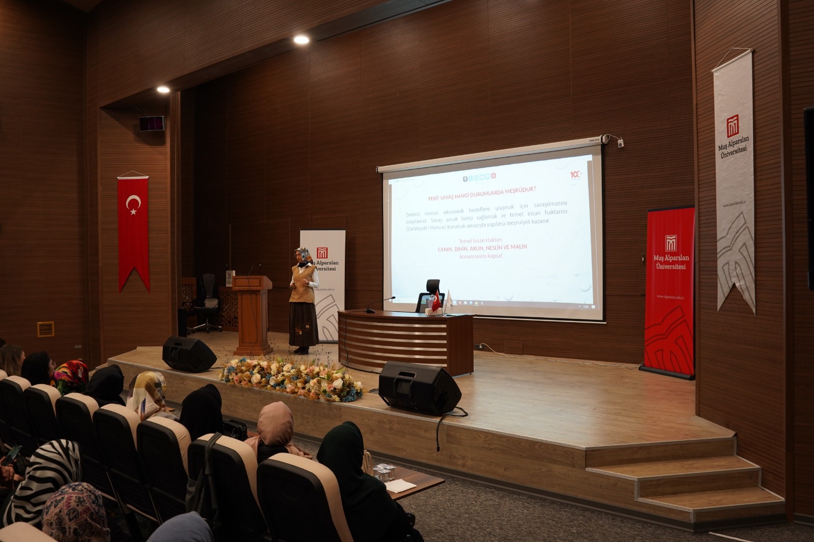 savas-goc-ve-kadin-programi-duzenlendi-4584