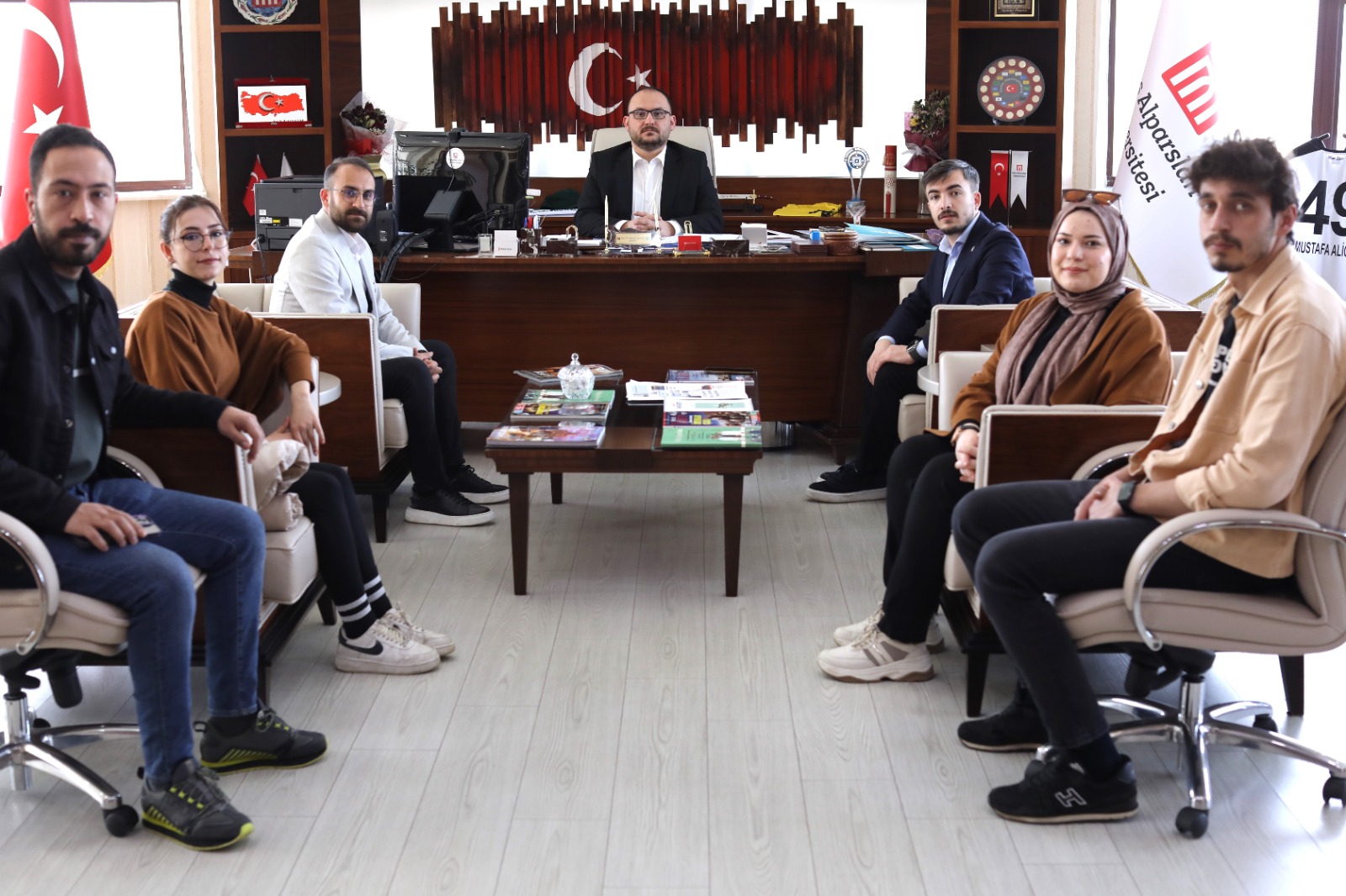 ak-parti-genclik-kollari-uyelerinden-rektorumuze-ziyaret-4599