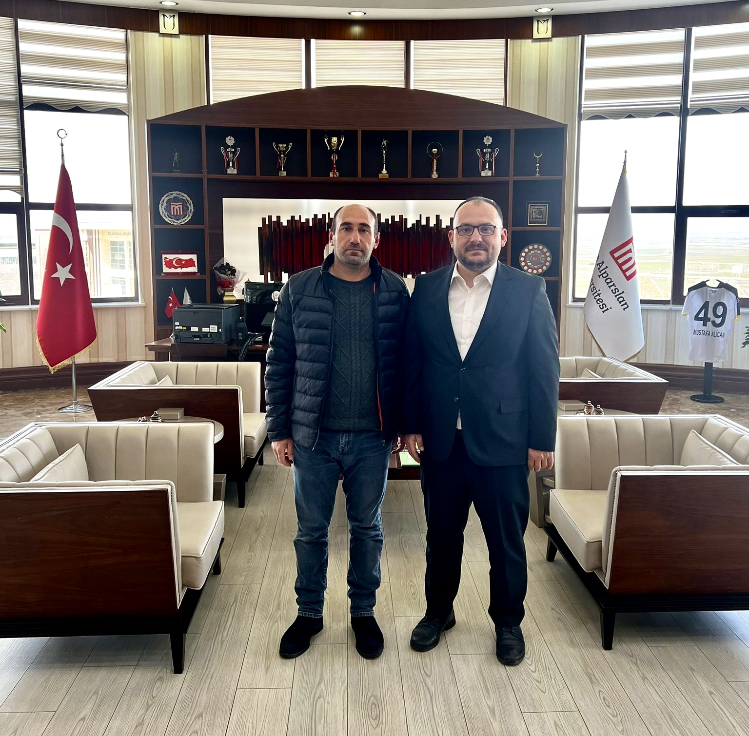 universitemiz-personelinden-rektorumuze-ziyaret-4602