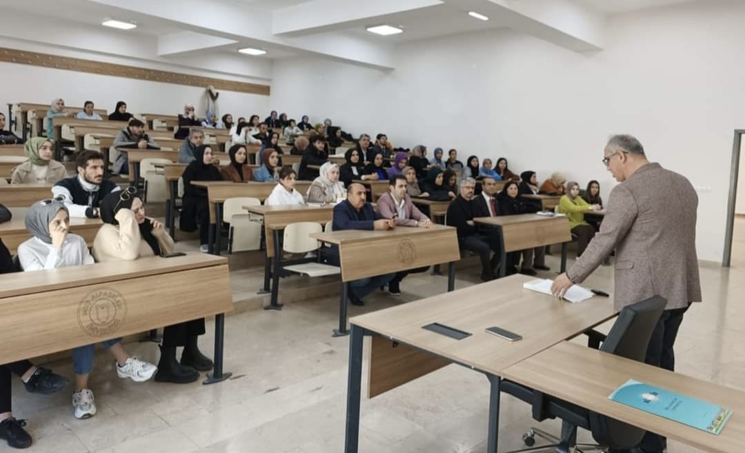 kahraman-bir-sair-olarak-mehmet-akif-ersoy-konulu-sunum-gerceklestirildi-4612