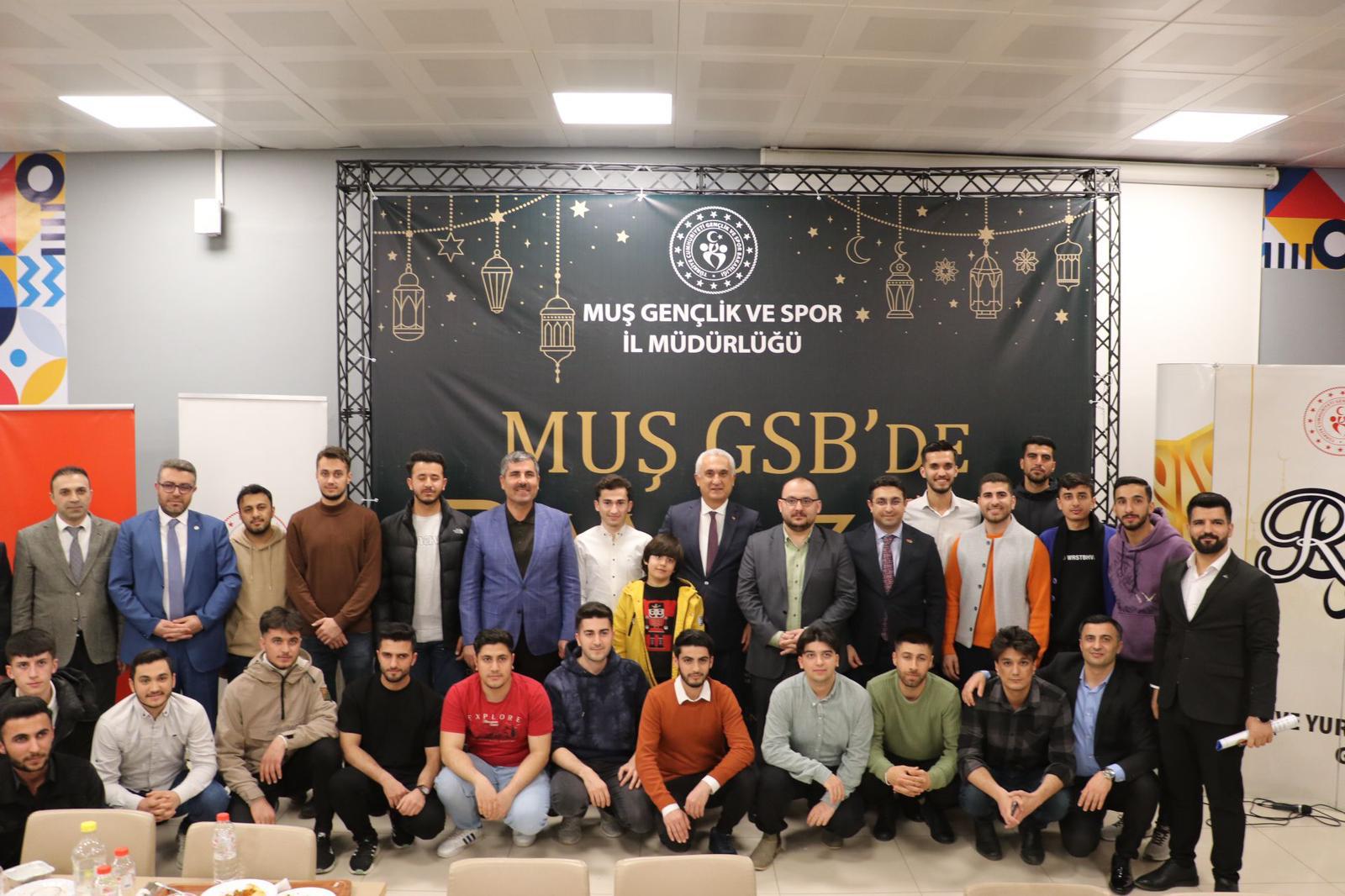 rektorumuz-ogrencilerimiz-ile-iftar-programinda-bulustu-4621