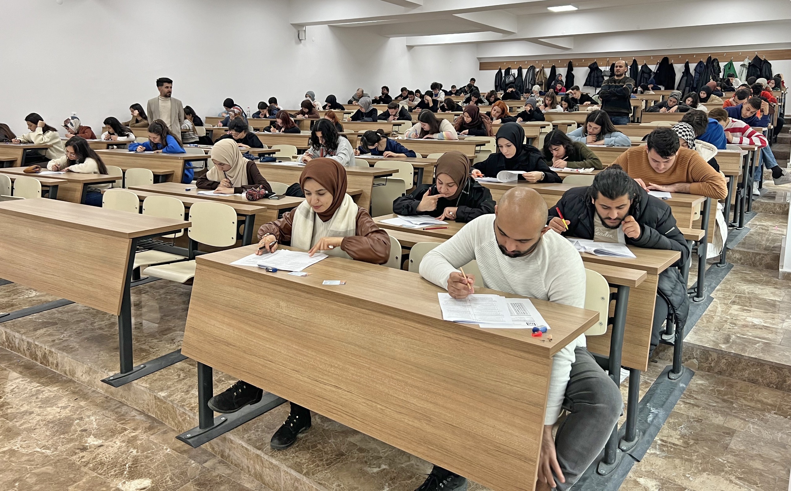 erasmus-yabanci-dil-sinavi-yogun-katilimla-gerceklestirildi-4643