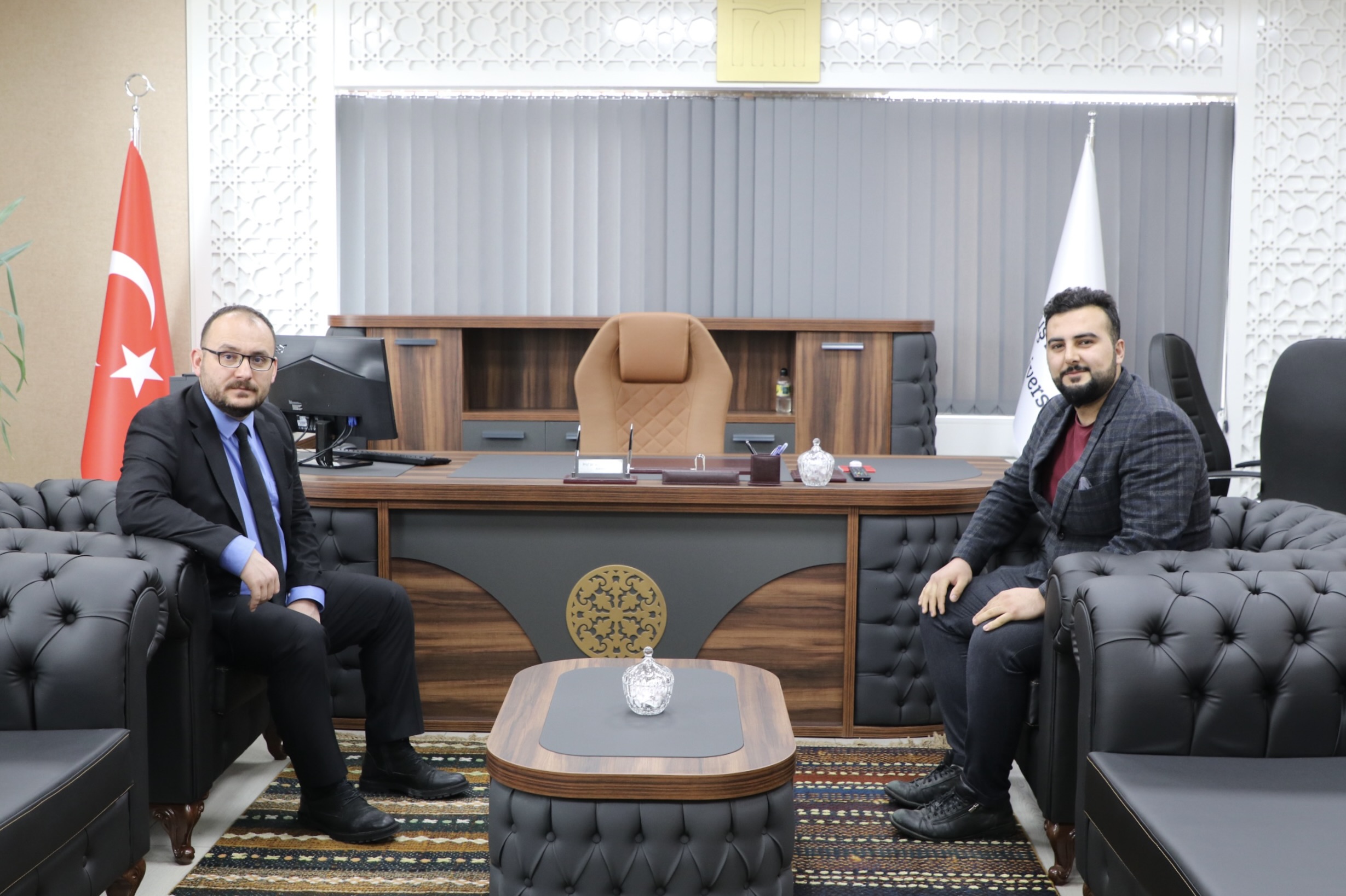 rektorumuz-ogrencilerle-bulusmaya-devam-ediyor-4656