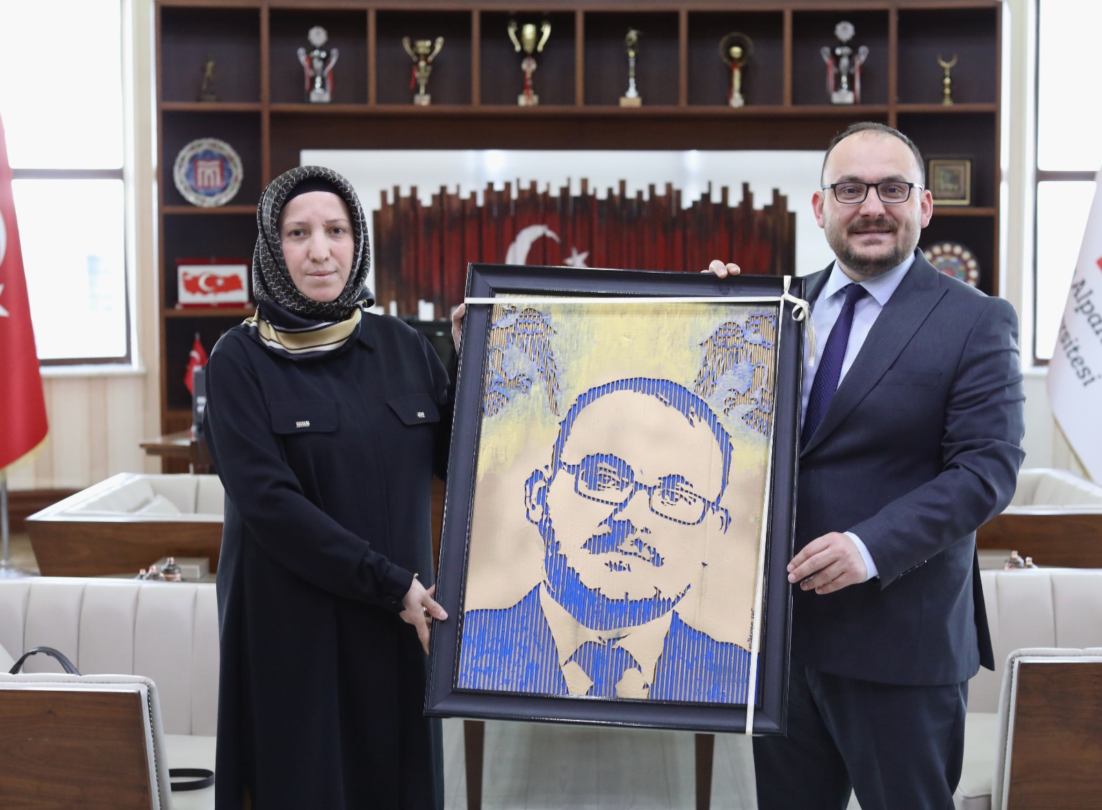 rektorumuze-ozel-hediye-4744