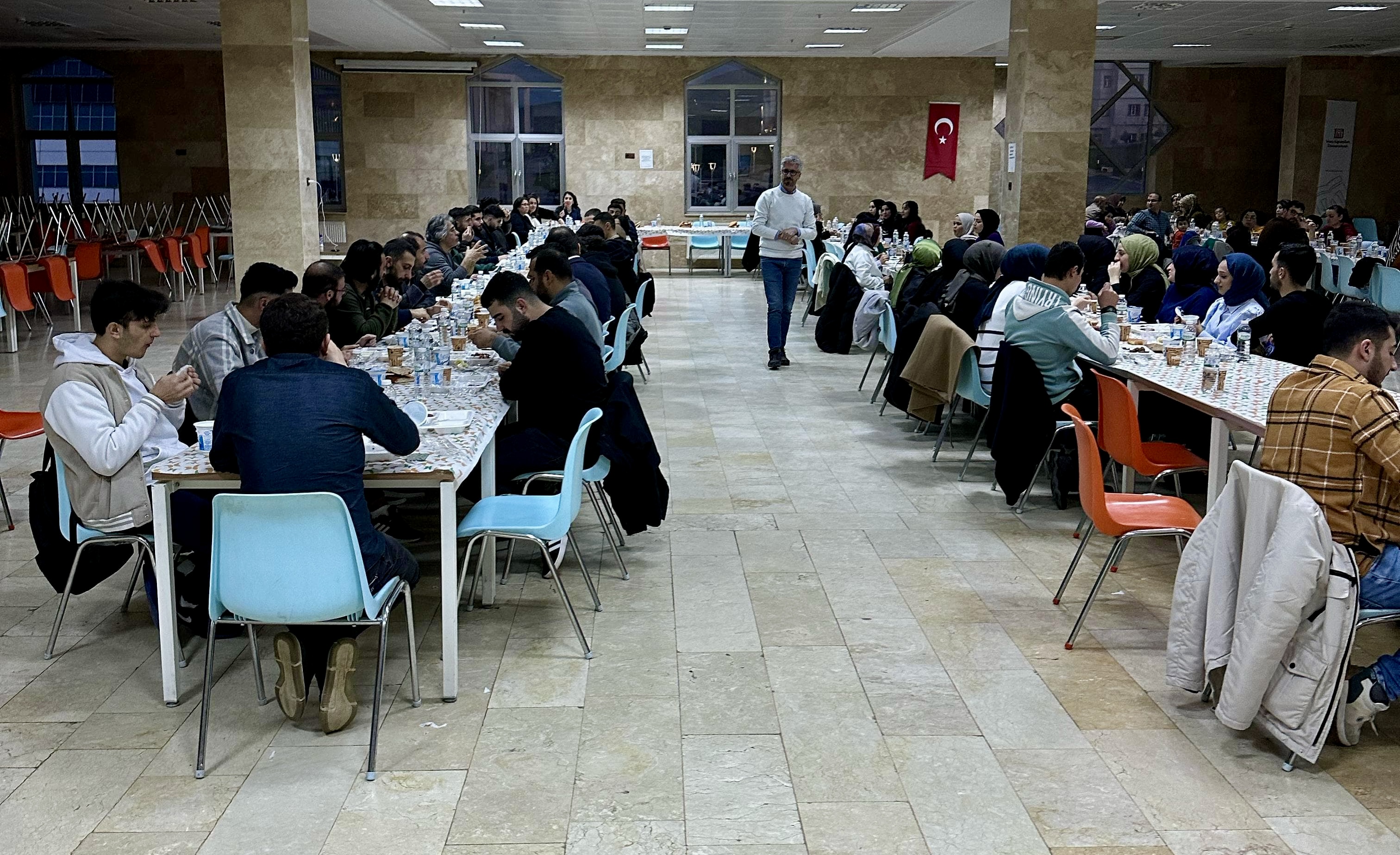 iktisadi-ve-idari-bilimler-fakultesinde-geleneksel-iftar-programi-4762