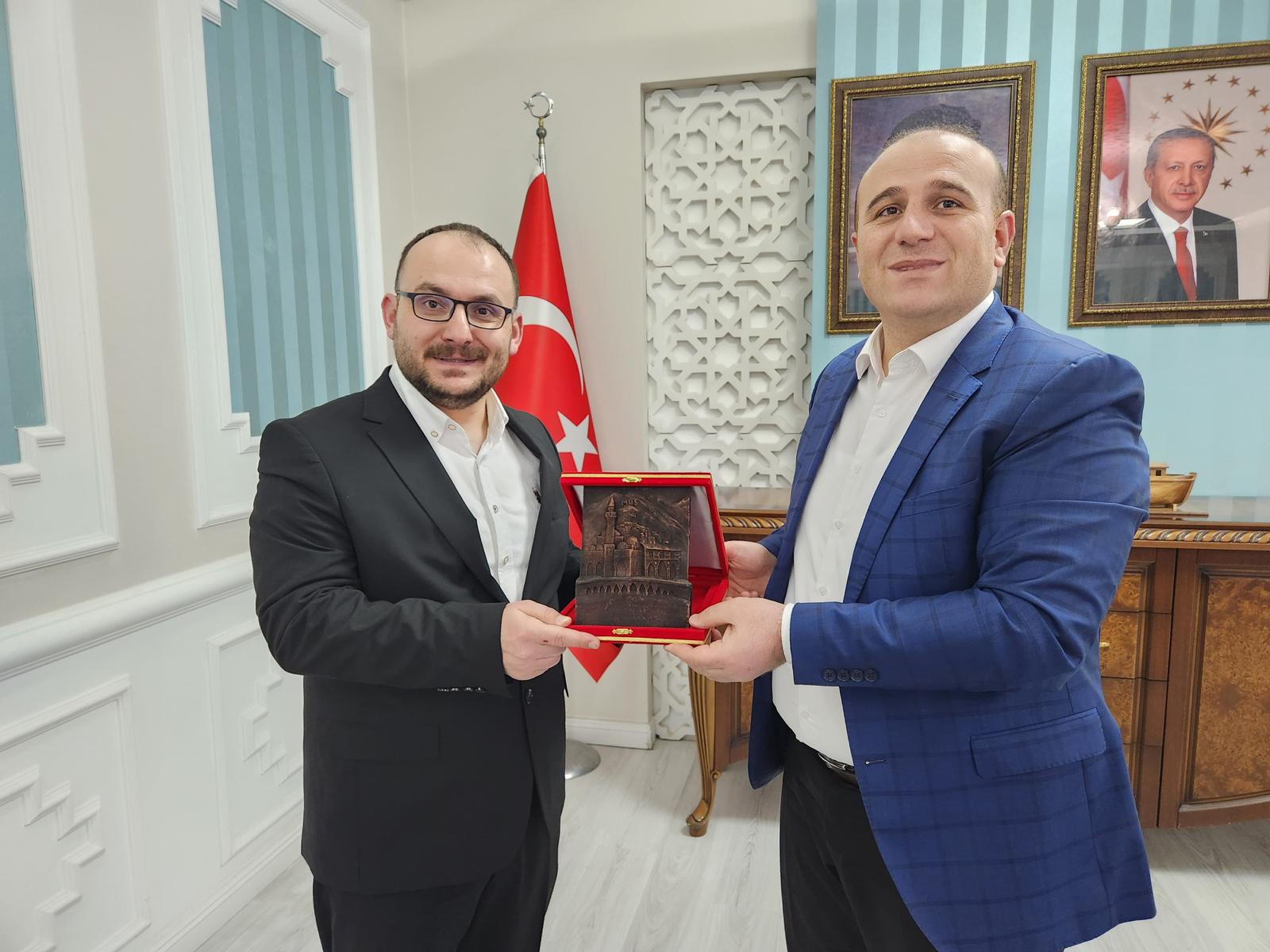 rektorumuzden-patnos-kaymakamina-ziyaret-4773