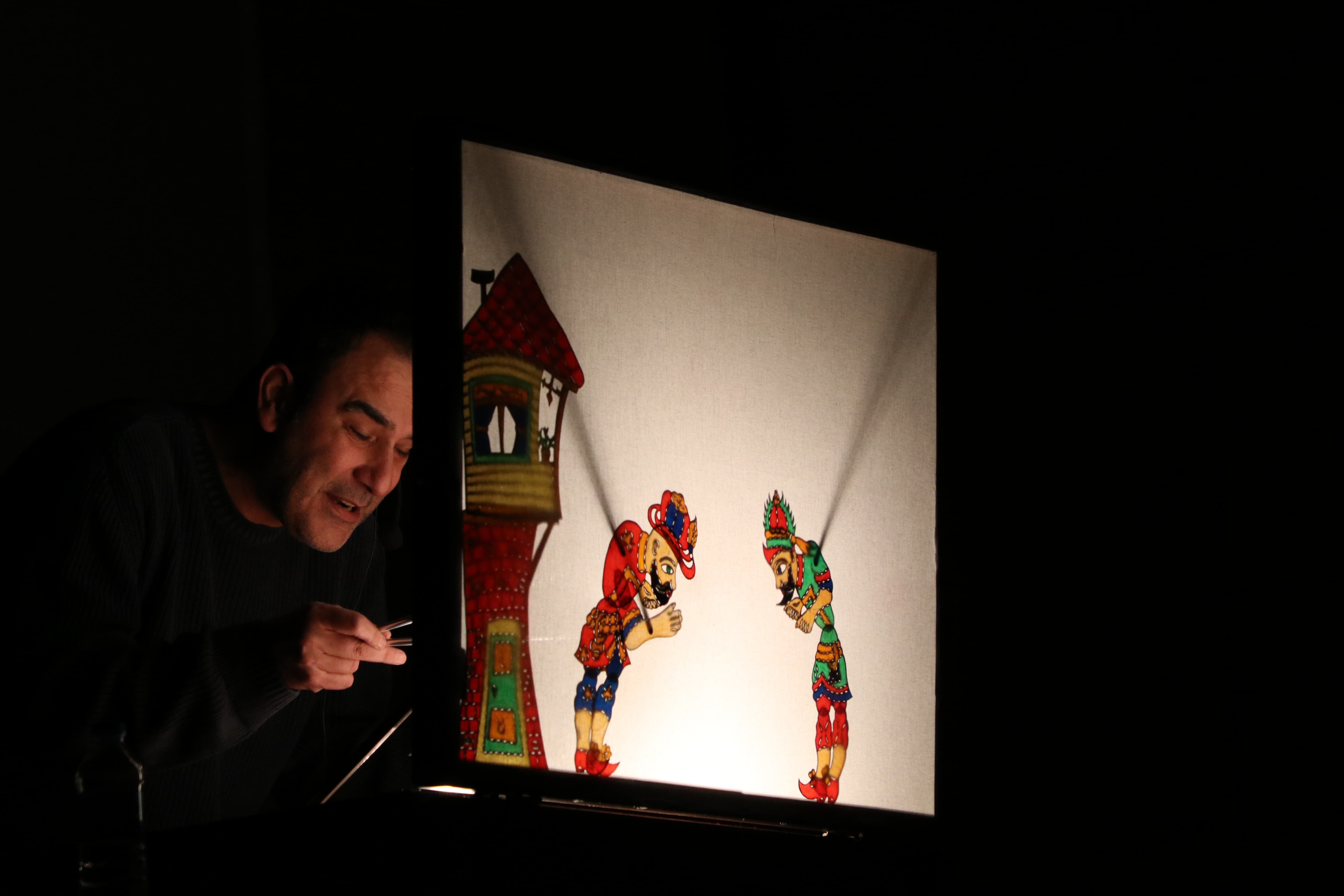 malazgirtte-golge-oyunu-hacivat-ve-karagoz-sahnelendi-4774