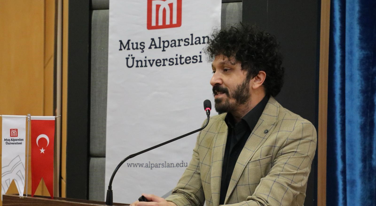 kuramsal-acidan-savas-alani-arkeolojisine-yeni-bir-bakis-malazgirt-projesi-programi-gerceklestirildi-4800