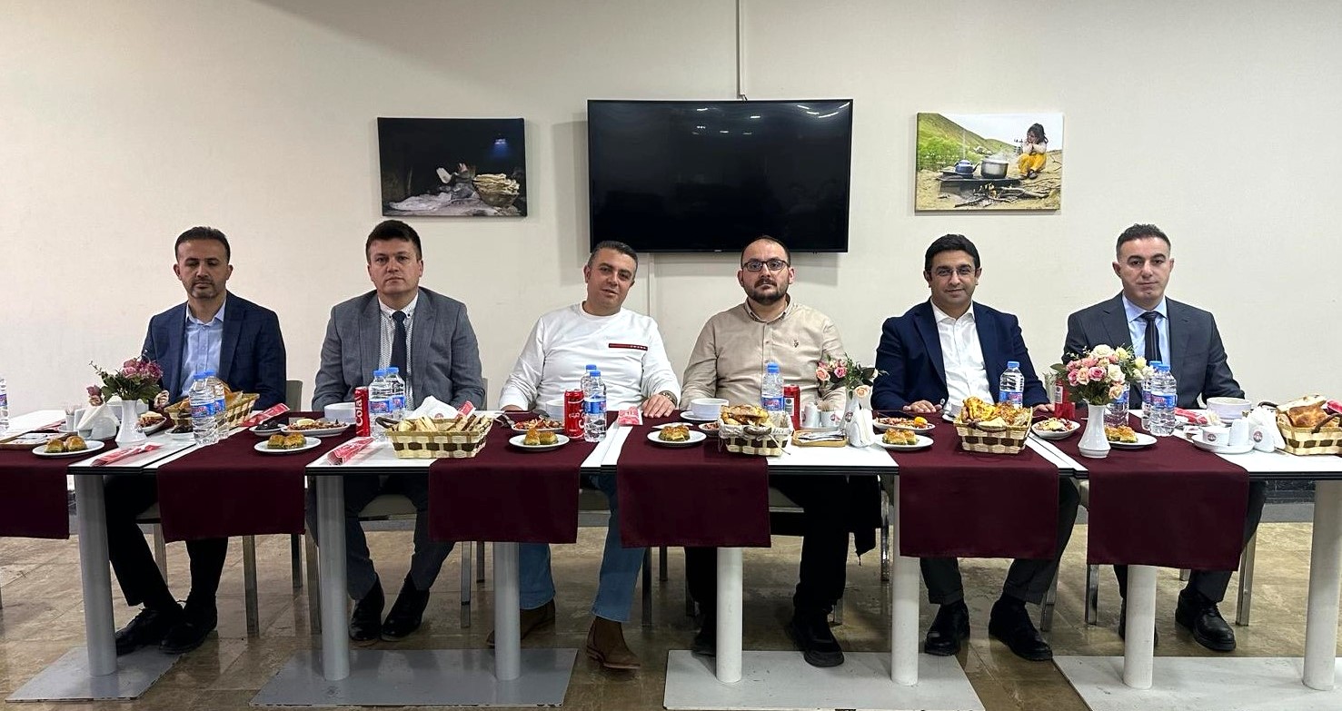 teknik-bilimler-meslek-yuksekokulu-ailesi-iftar-sofrasinda-bir-araya-geldi-4808