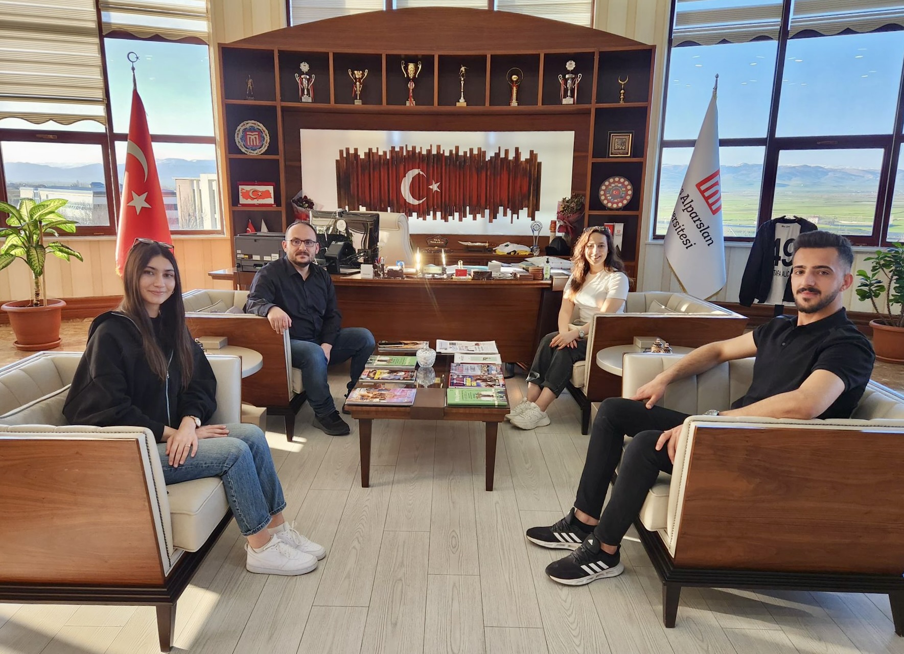 ogrencilerimiz-rektorumuzu-ziyaret-etti-4812