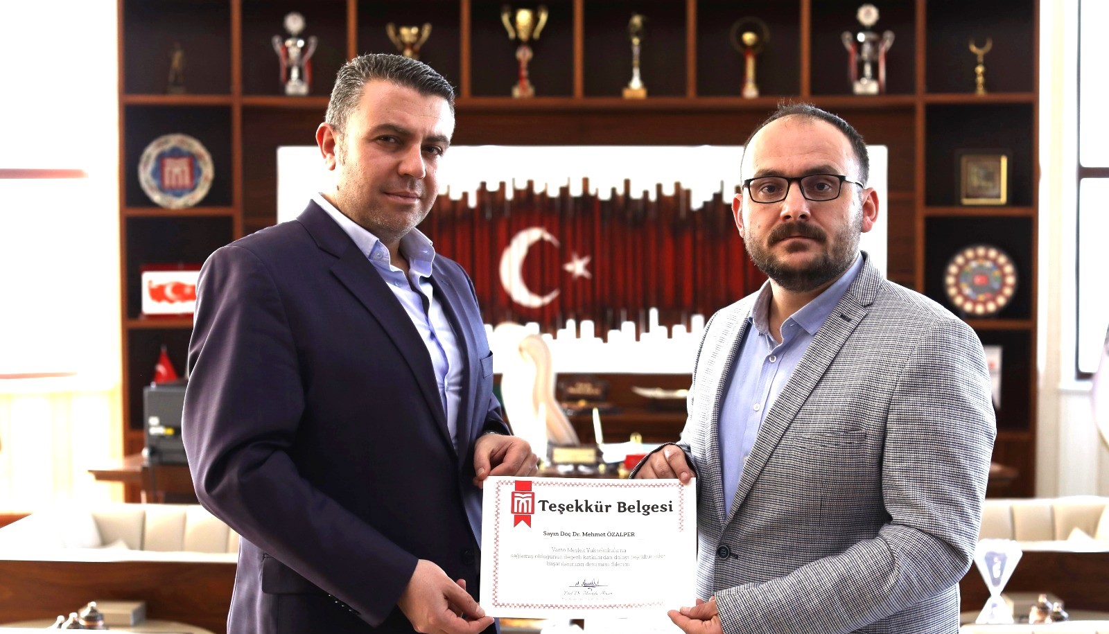 rektorumuzden-birim-amirlerimize-tesekkur-belgesi-takdimi-yapildi-4821