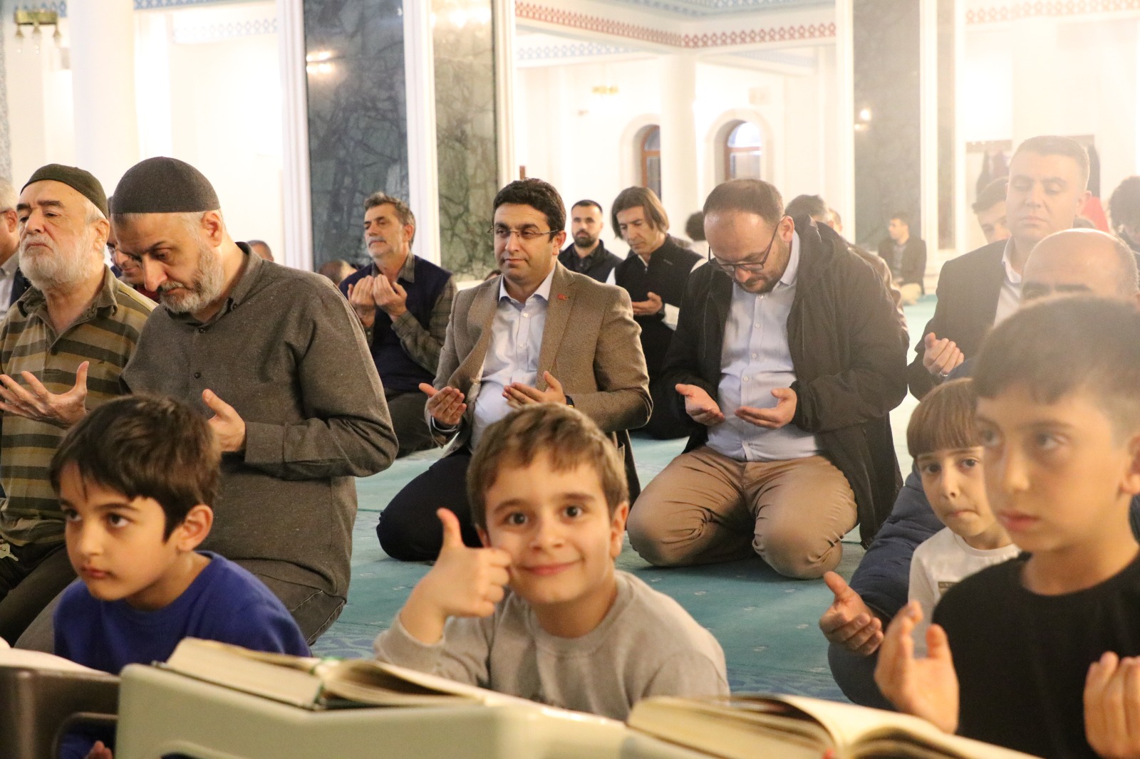 kadir-gecesi-ozel-hatim-duasi-programi-duzenlendi-4834