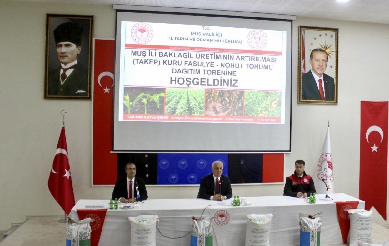 musta-tarim-verimliligi-icin-kuru-fasulye-ve-nohut-tohum-dagitimi-programi-duzenlendi-4862