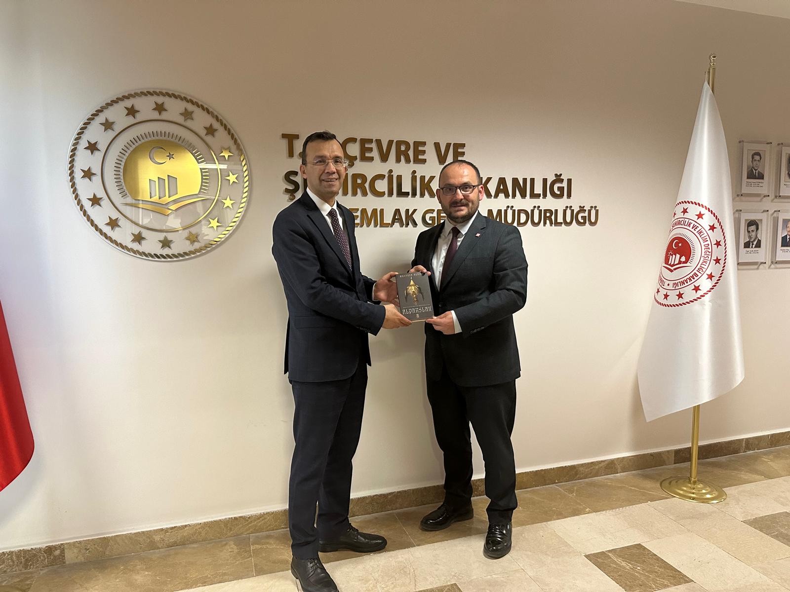 rektorumuzden-milli-emlak-genel-mudurlugune-ziyaret-4868