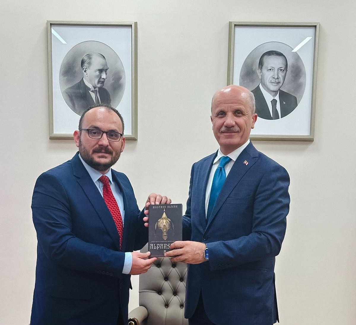 rektorumuz-yok-baskani-ozvari-ziyaret-etti-4900