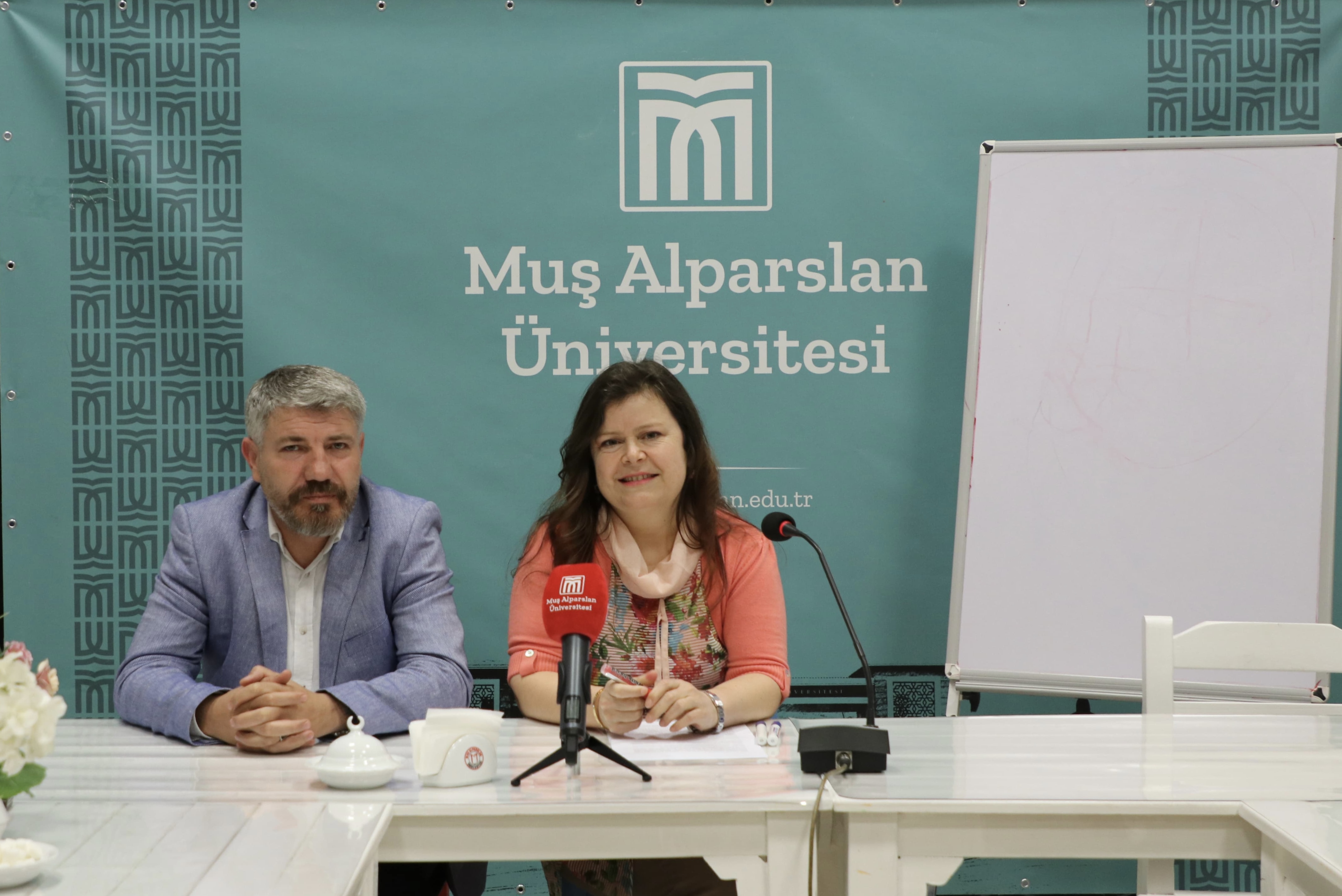 cay-bahane-sohbetlerinde-populist-mantik-tartisildi-4916