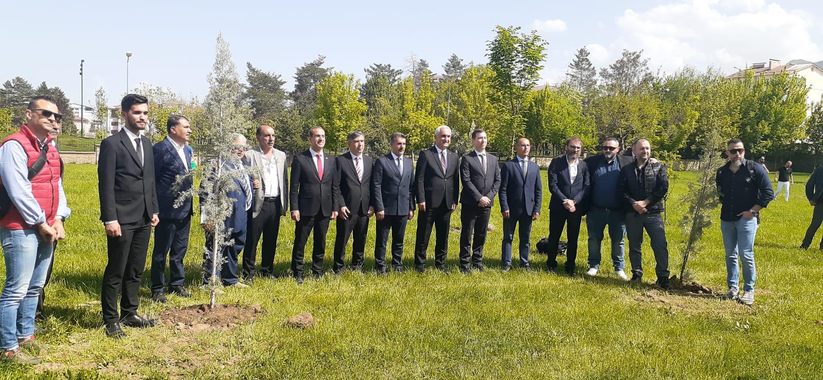 iklim-ve-cevre-sorunlari-temelinde-birlikteyiz-projesi-kapsaminda-fidan-dikimi-etkinligine-katildik-4918