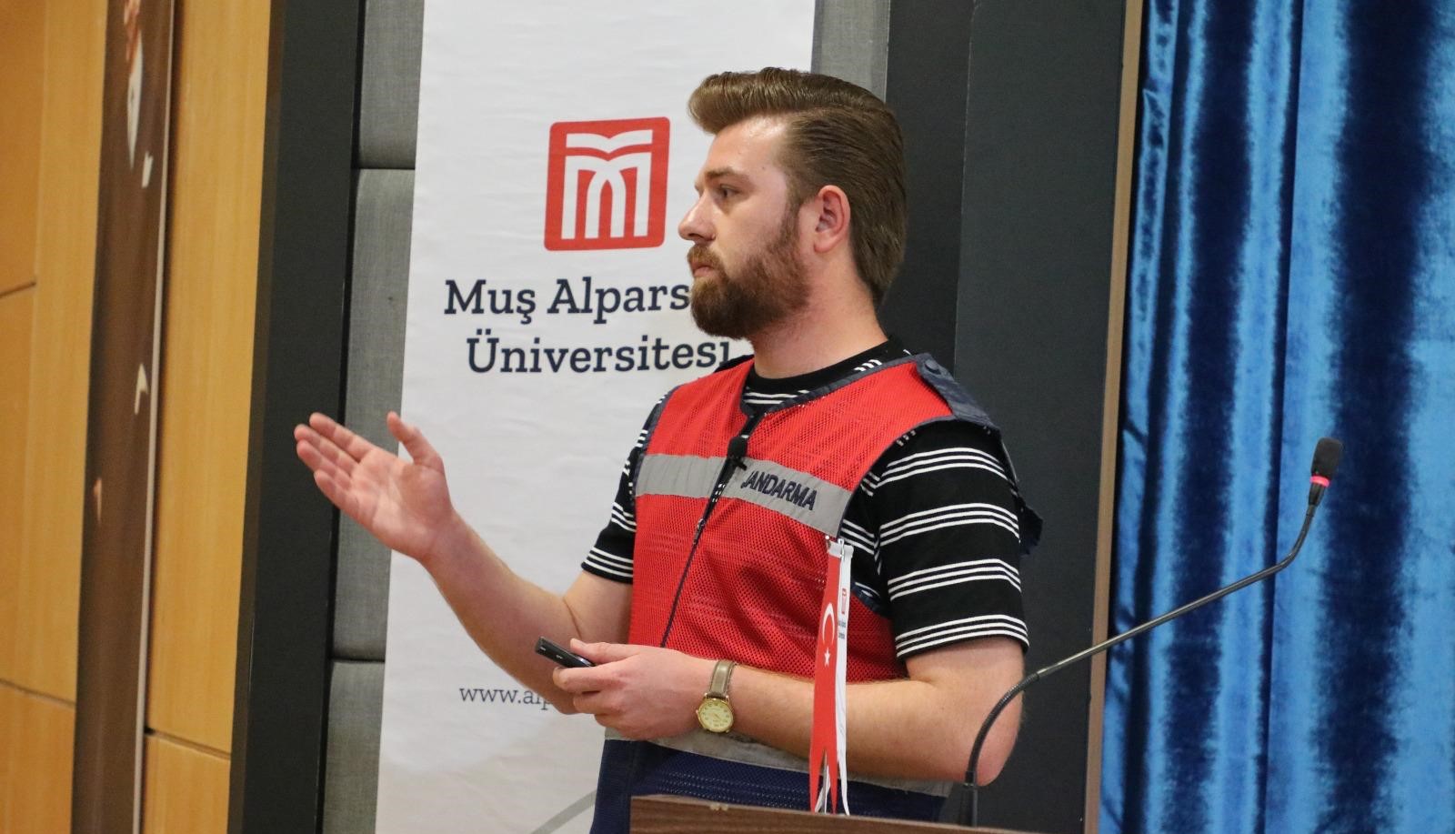 universitemiz-de-siber-suc-farkindalik-paneli-duzenledi-4957