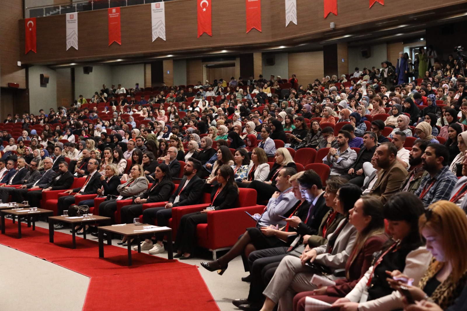 hemsirelikte-bilgi-guncelleme-sempozyumu-iii-gerceklestirildi-4977