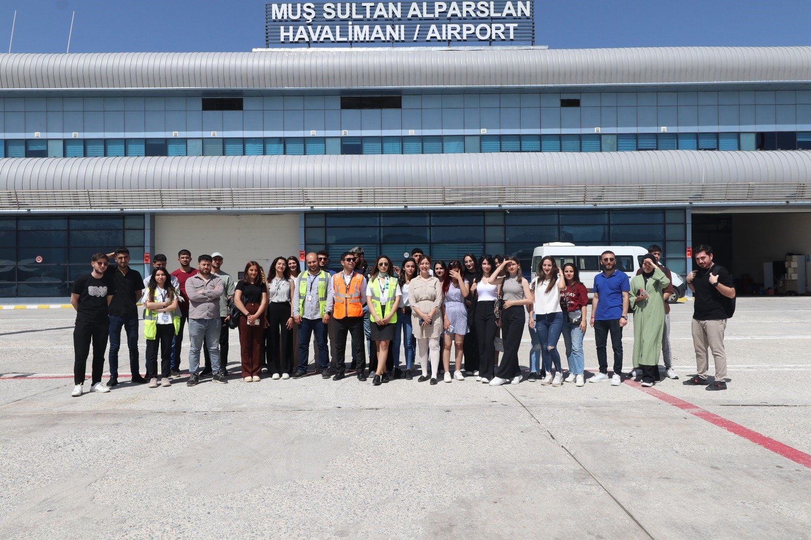 mus-alparslan-havalimani-teknik-gezisinde-ogrencilerimiz-sektoru-deneyimlediler-4981