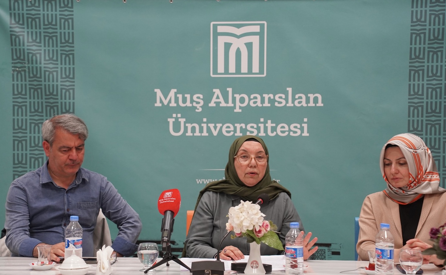 cay-bahane-sohbetlerinde-yildiz-ramazanoglu-bildigimiz-dunyanin-sonu-filistin-4982