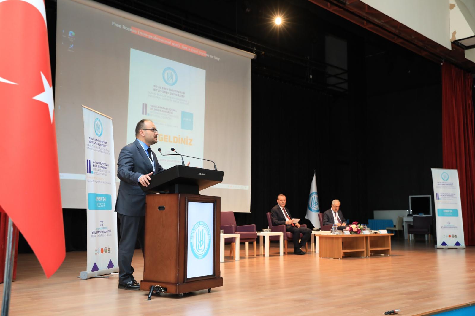 rektorumuz-bitlis-eren-universitesinde-duzenlenen-konferansta-dogu-anadolunun-tarih-ve-kultur-mirasini-ele-aldi-5012