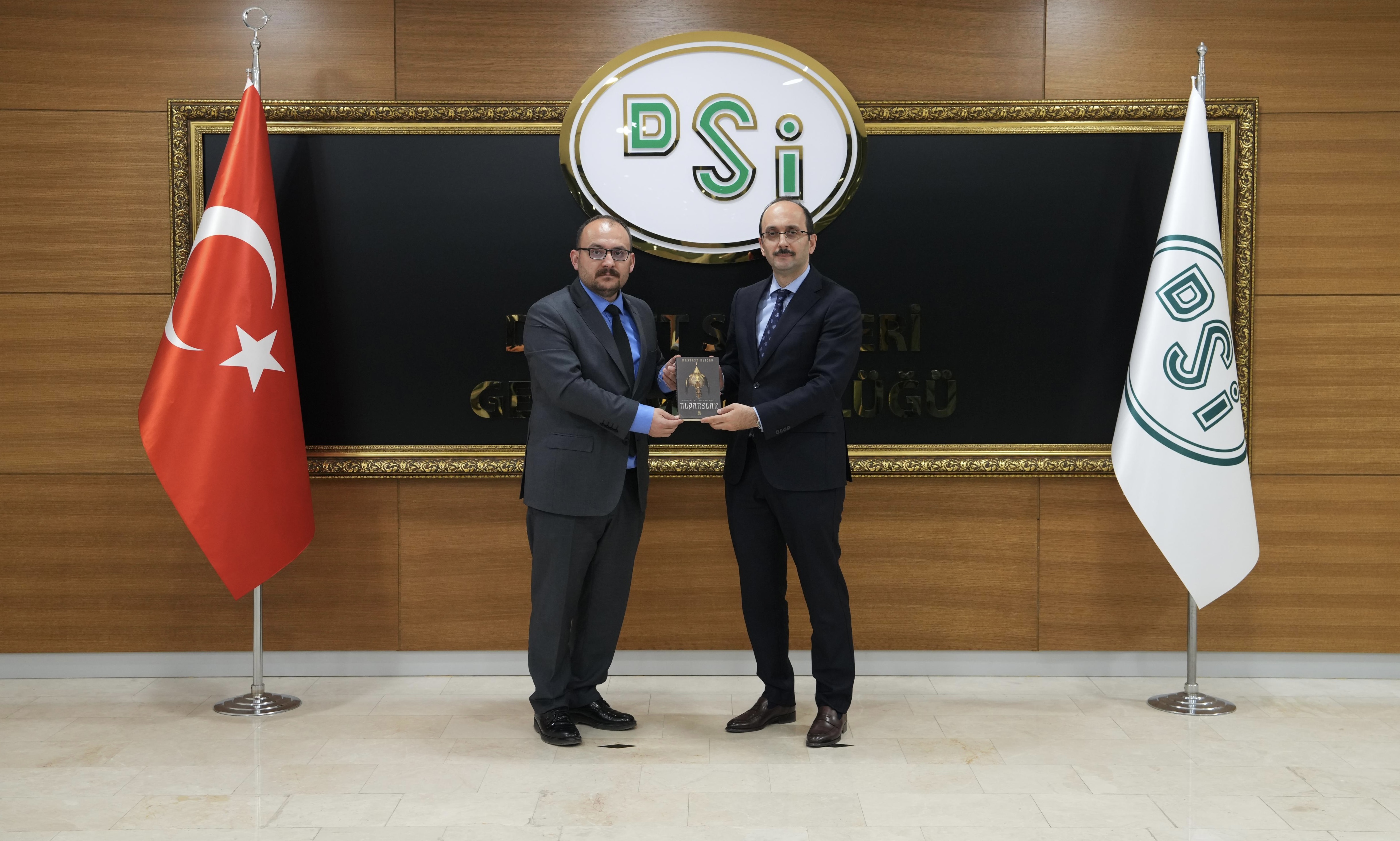 rektorumuzden-dsi-genel-mudurlugune-ziyaret-5026