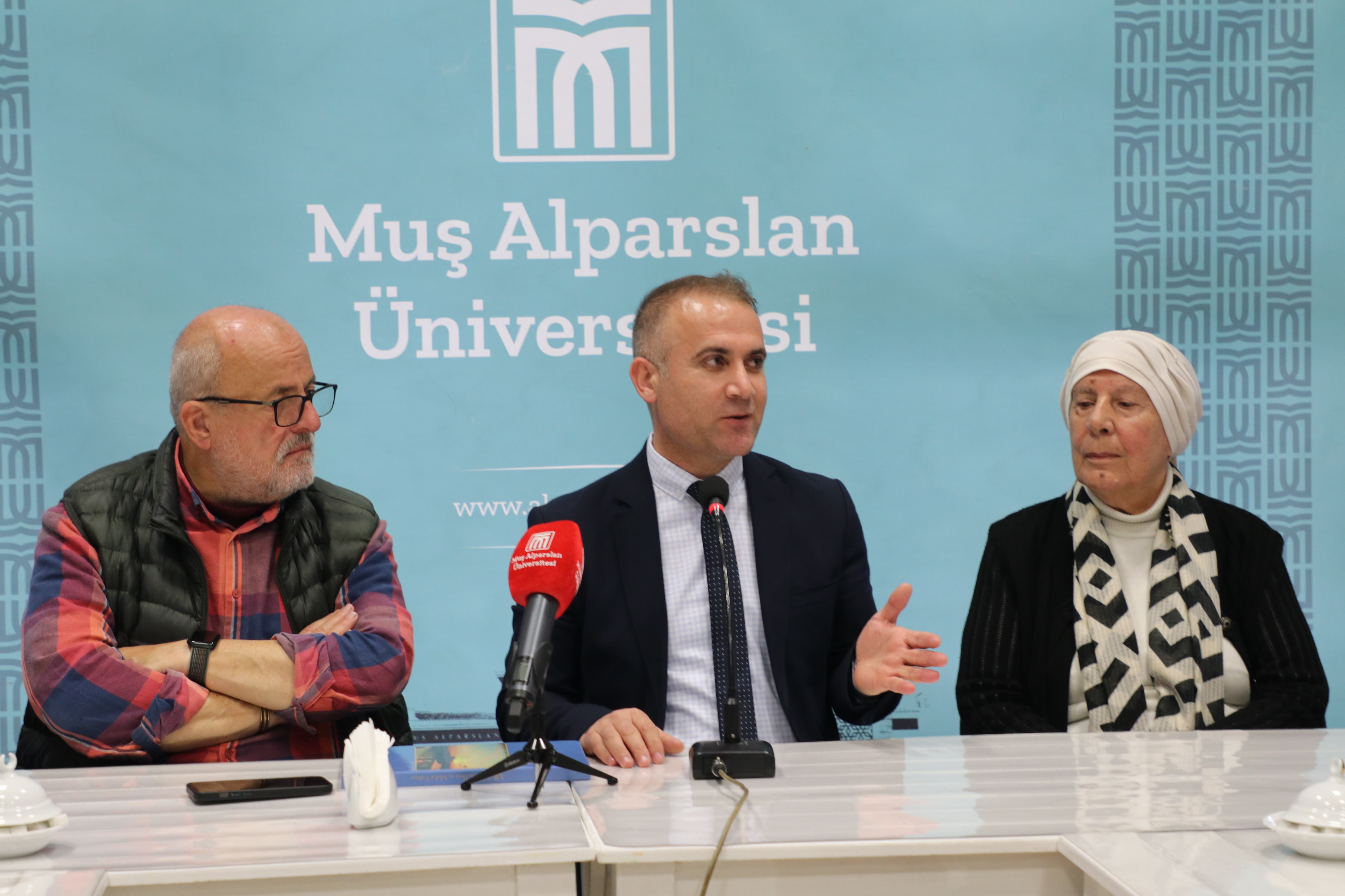 during-the-mus-gastronomy-days-the-president-of-the-turkey-federation-of-cooks-and-chefs-bayram-ozerk-was-the-honored-guest-at-our-universitys-cay-bahane-sohbetleri-5072