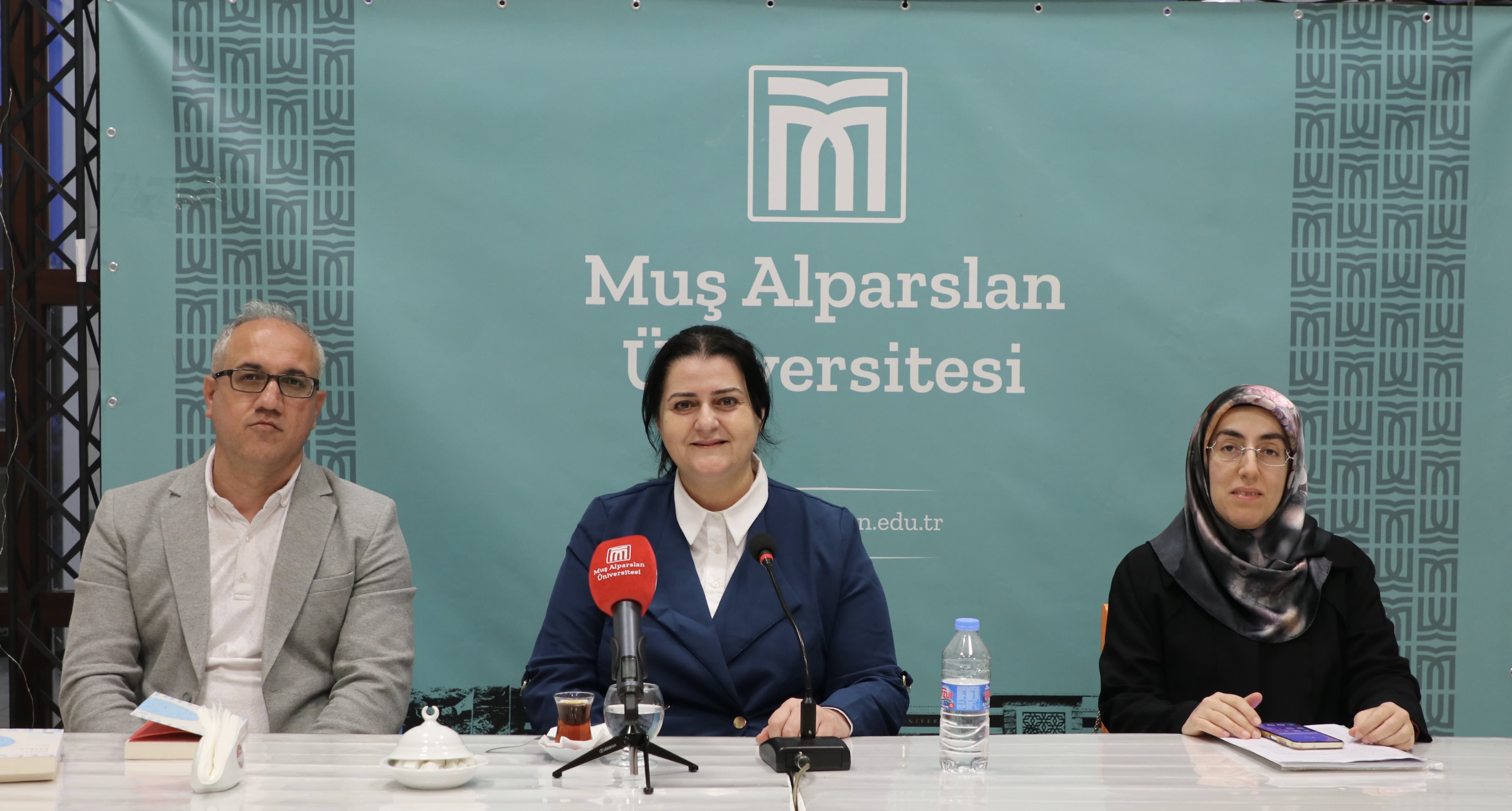 cay-bahane-sohbetlerinde-yazar-peren-birsaygili-mutu-agirladik-5100