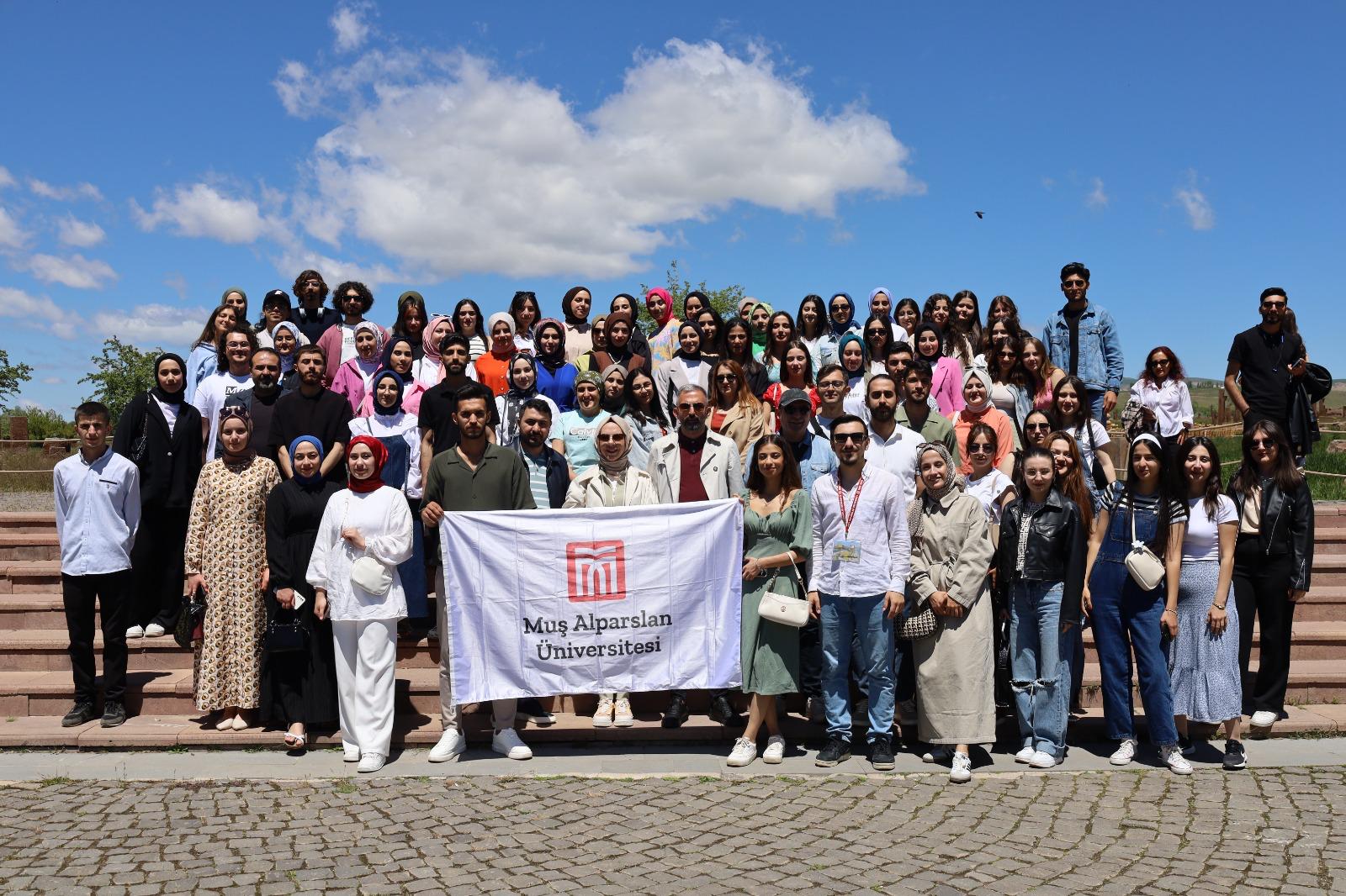 ogrencilerimiz-ahlata-gezi-gerceklestirdi-5142