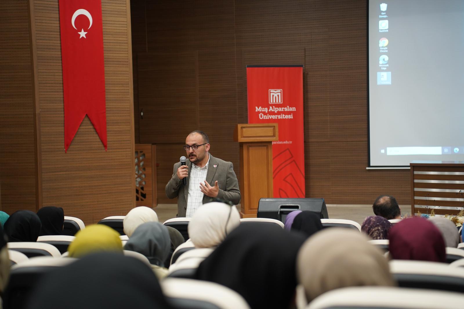 rektorumuz-islami-ilimler-fakultesi-ogrencileriyle-bulustu-5152