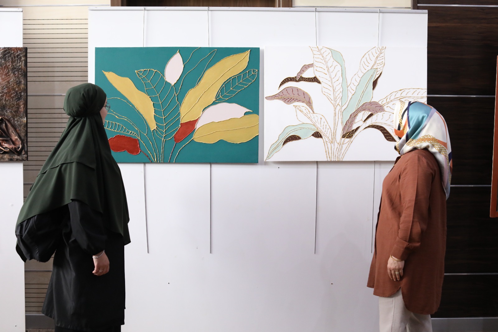 teknik-bilimler-meslek-yuksekokulu-el-sanatlari-bolumu-ogrencilerinden-frekans-2024-sergisi-5155