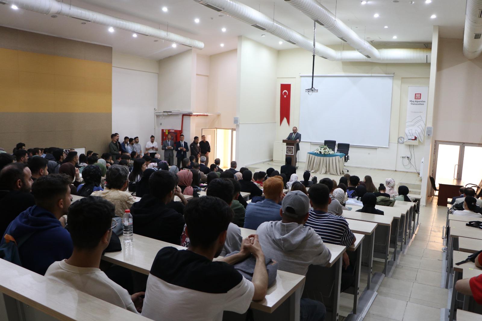 rektorumuz-egitim-fakultesi-ogrencileriyle-bulustu-5196