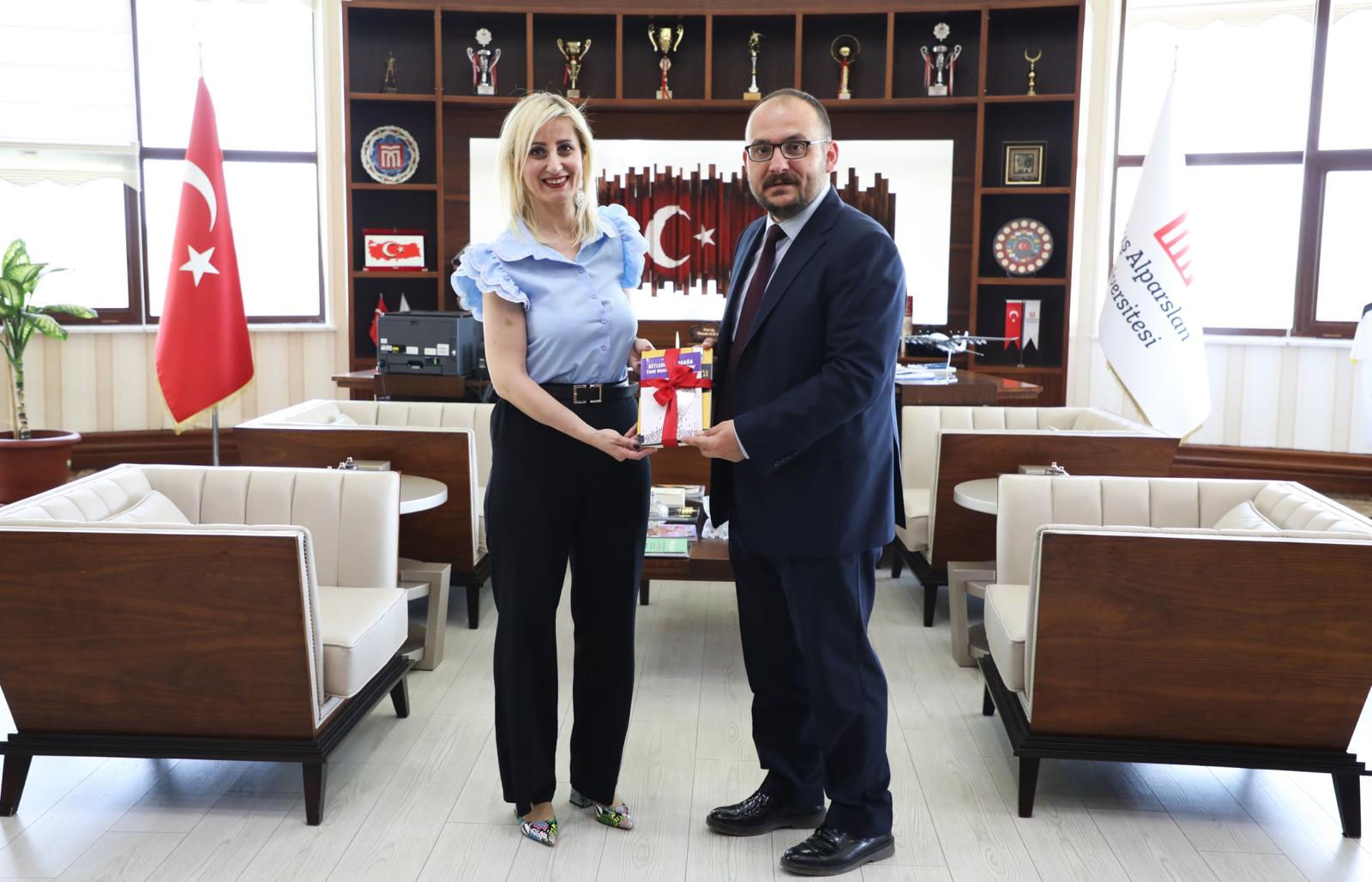 dr-ogretim-uyesi-tulay-yazicidan-rektorumuze-ziyaret-5208