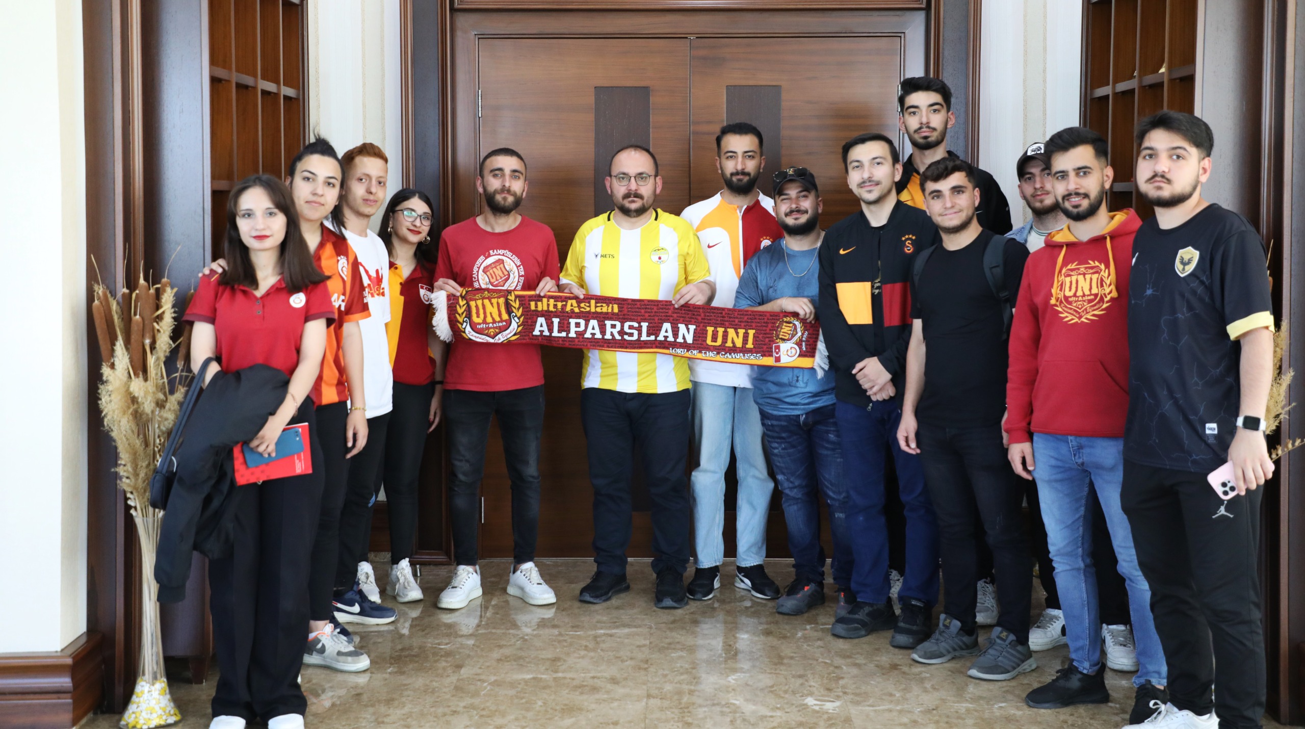 ultraslan-ogrenci-toplulugu-rektorumuzu-ziyaret-etti-5239