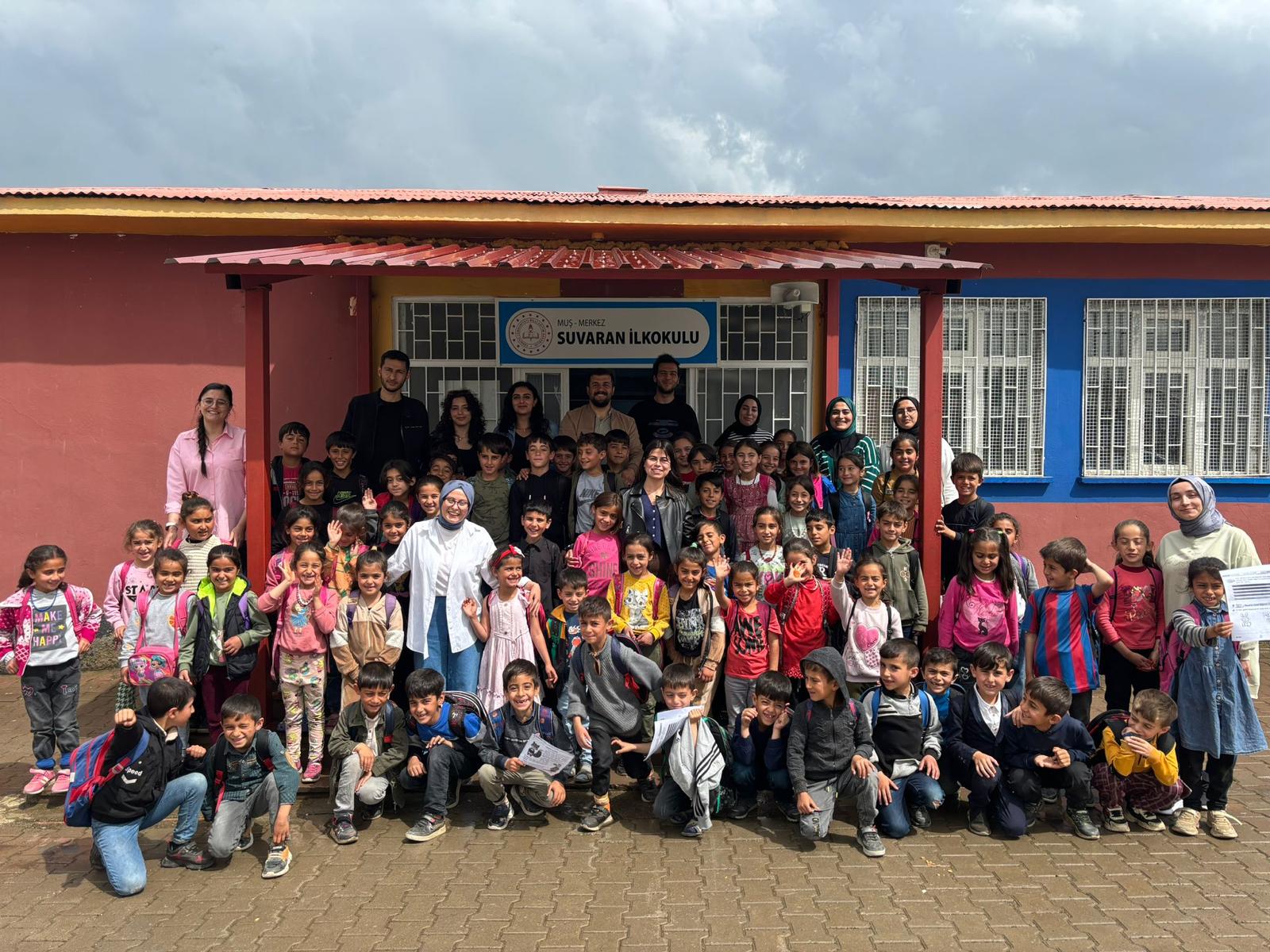 okul-oncesi-egitimi-ana-bilim-dali-ogrencilerimizden-suvaran-koyu-ilkokuluna-anlamli-destek-5251