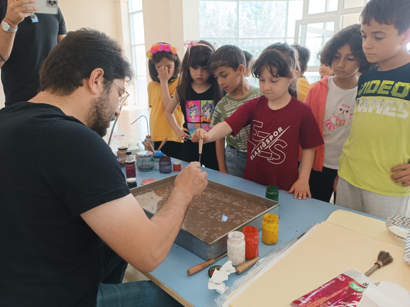 minik-ziyaretcilerimiz-sanatin-buyulu-dokusunu-kesfetti-5275