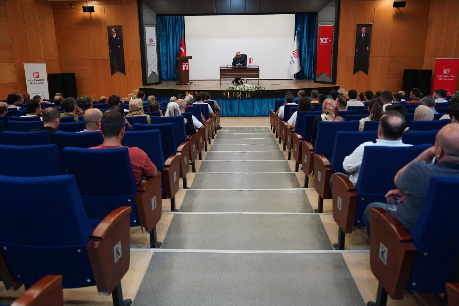 rektorumuz-ogretim-gorevlilerimizle-toplanti-gerceklestirdi-5286