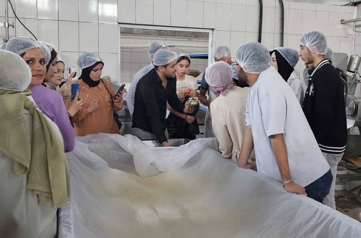 ogrencilerimizin-mesleki-gelisimi-icin-sut-fabrikasinda-teknik-gezi-duzenlendi-5294