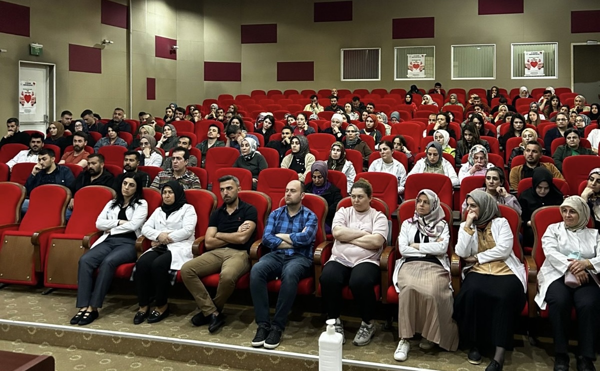 laboratuvar-inceleme-ve-tani-yontemleri-semineri-verildi-5305