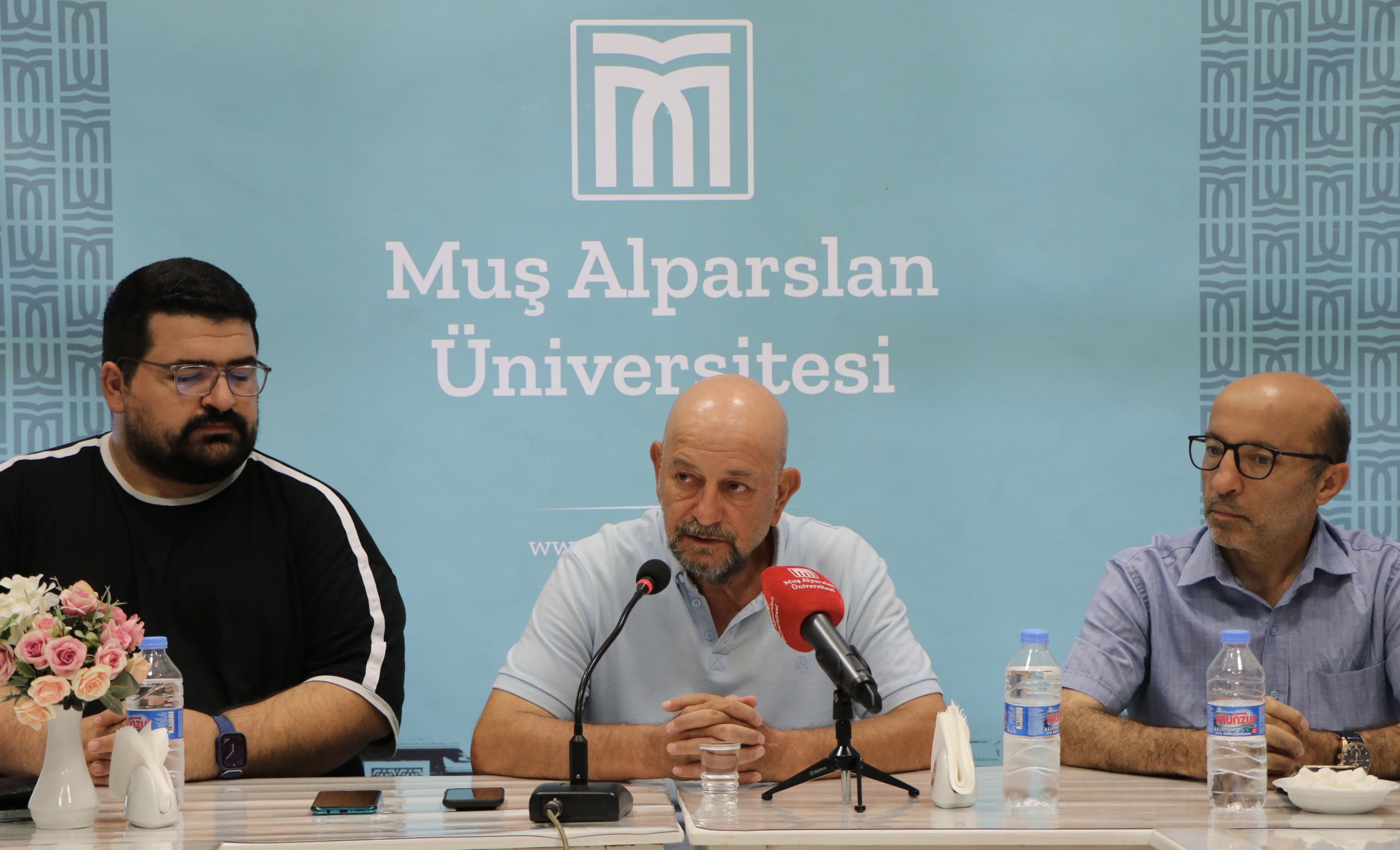 cay-bahane-sohbetleri-28-prof-dr-cuneyt-kanat-ile-emir-timurun-dunyasi-konusuldu-5337