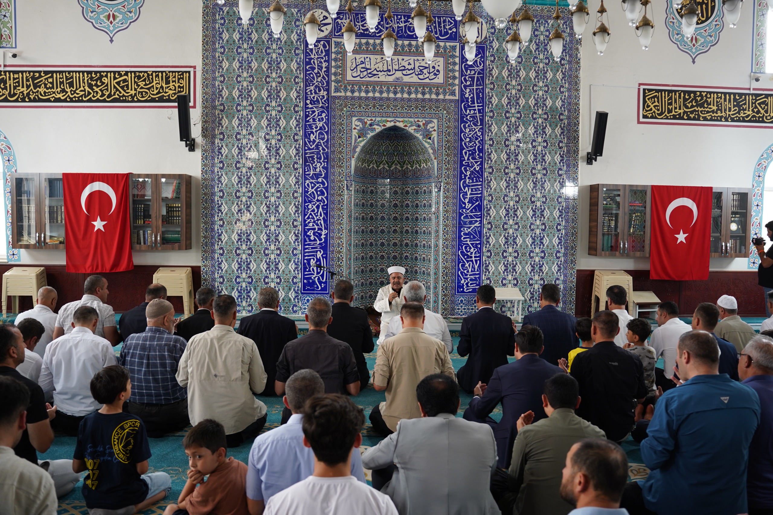 rektorumuz-tuba-camiinde-duzenlenen-programa-katildi-5383