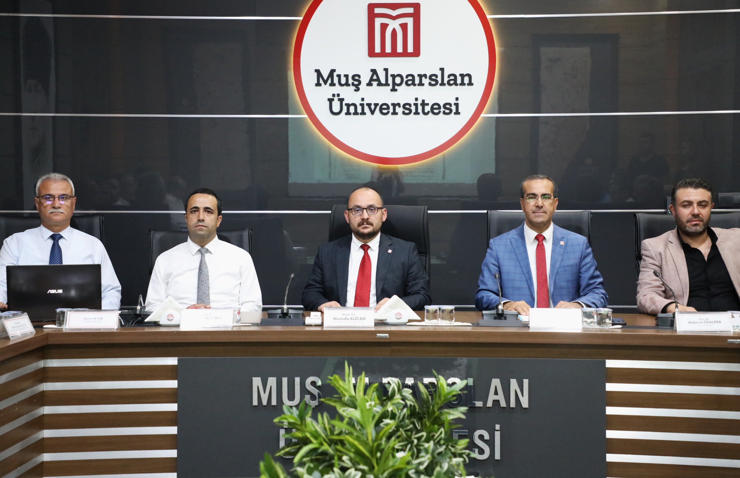 universitemiz-senatosu-toplandi-5388