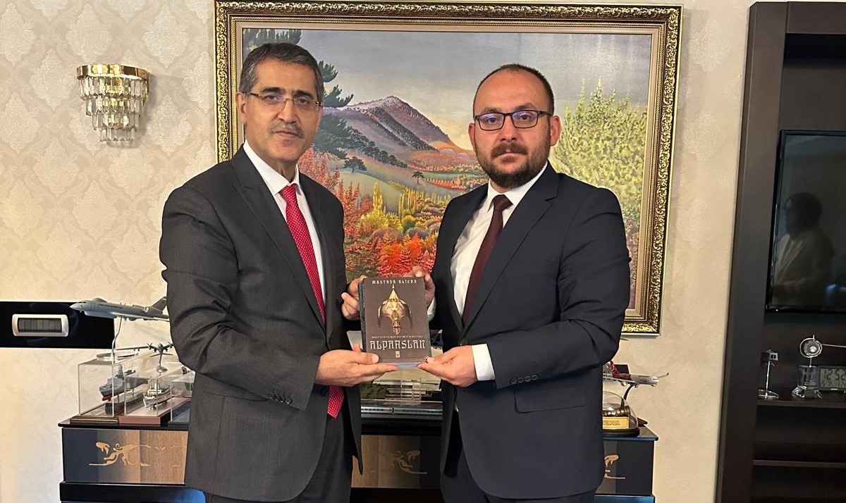 rektorumuz-butce-gorusmeleri-kapsaminda-ibrahim-senel-ile-bir-araya-geldi-5421