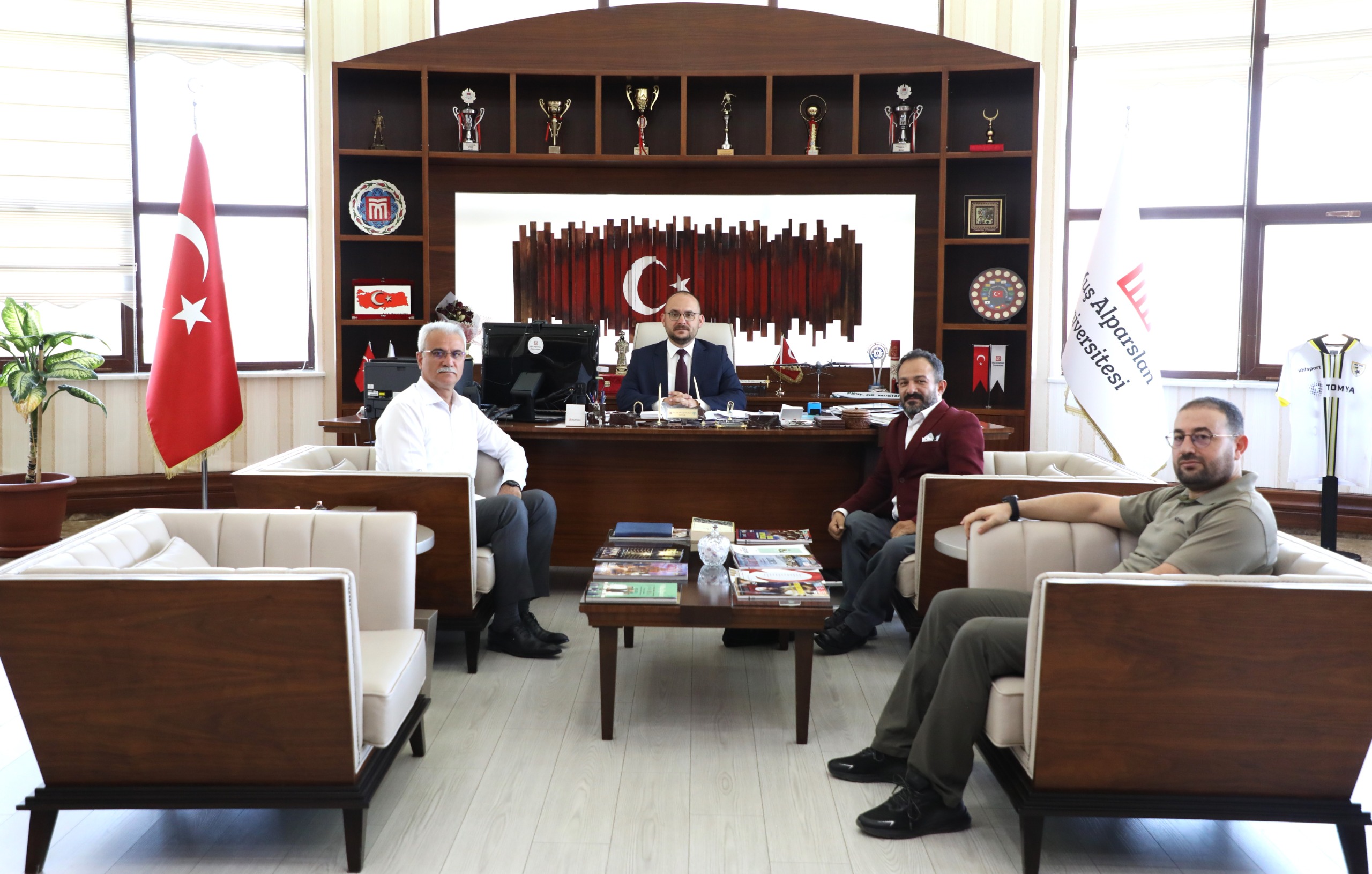 pozitif-engelsizler-sanat-toplulugu-peksem-genel-muduru-seyfettin-isiktan-rektorumuze-ziyaret-5439