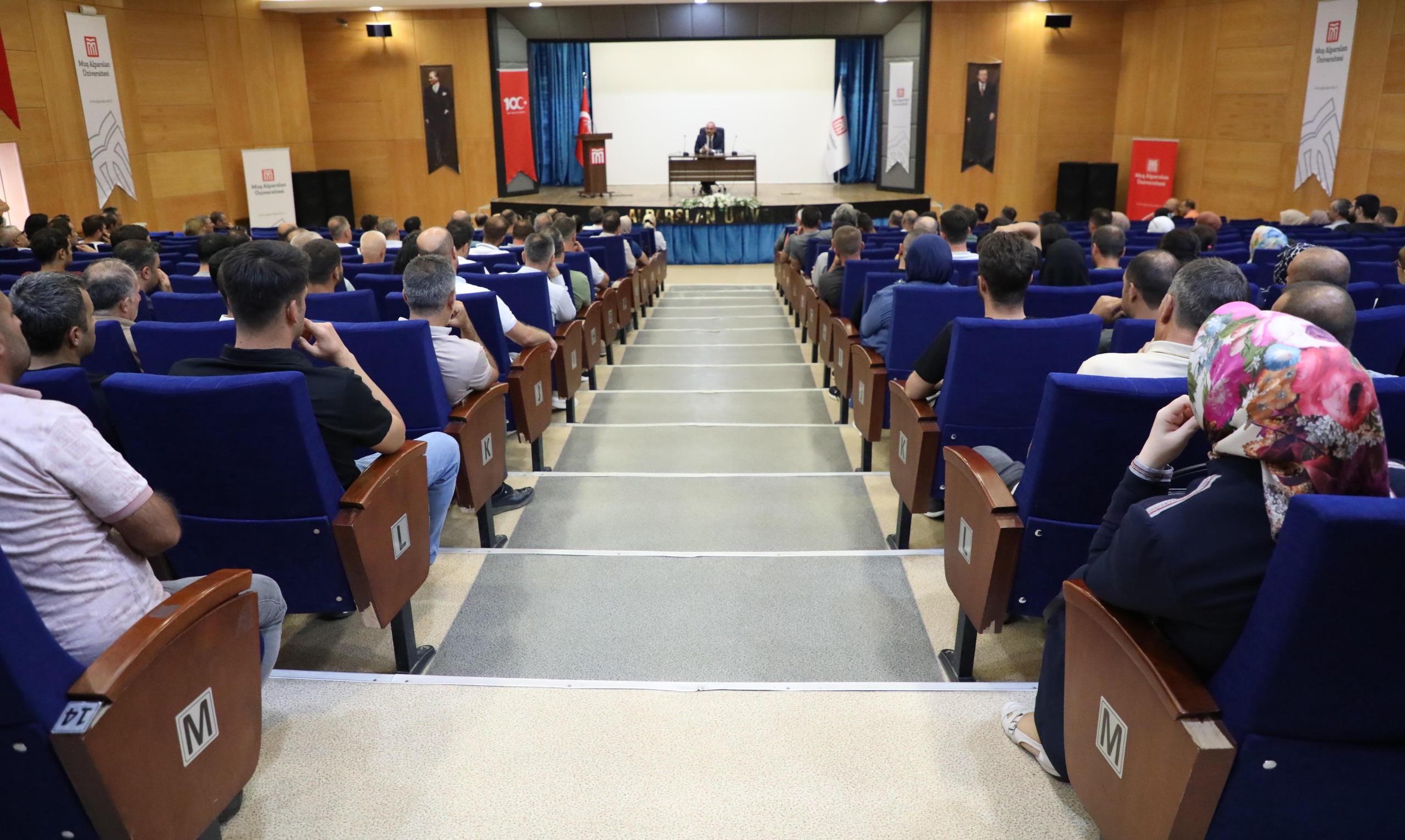 rektorumuz-idari-guvenlik-ve-destek-personelimizle-bir-araya-geldi-5445