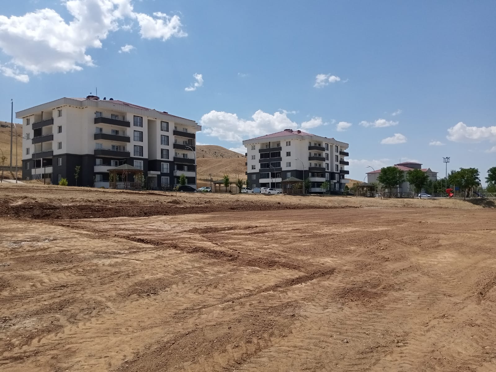 universitemizde-cocuk-futbol-sahasi-kuruluyor-5447