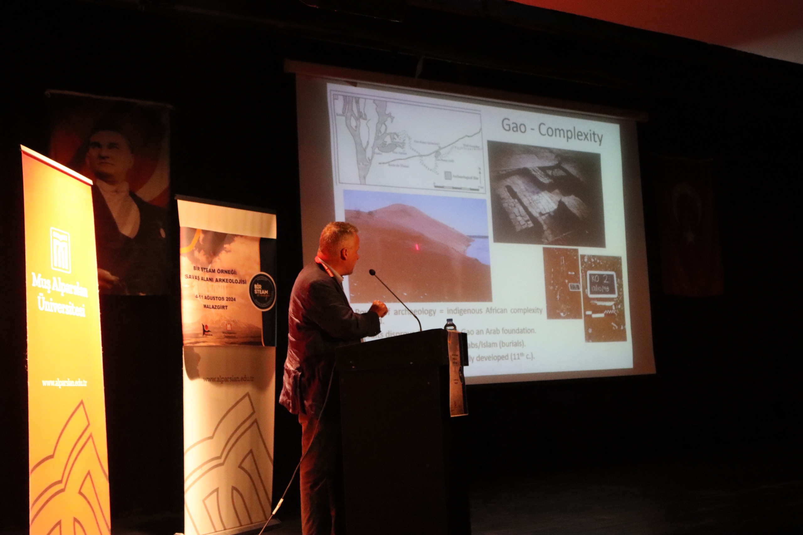 exeter-universitesi-islam-arkeolojisi-bolum-baskani-prof-dr-timothy-insoll-malazgirtte-sunum-gerceklestirdi-5460